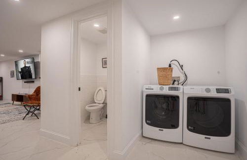 Stylish 2BD Brooklyn Retreat with Backyard & Basement - Foto 15