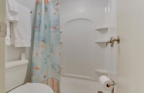 Swim and Relax St Helena Island Gem with Deck! - Foto 12