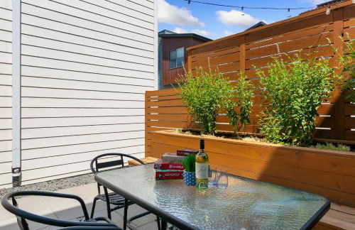 Contemporary Gem - Rooftop Deck & Private Hot Tub! - Foto 58