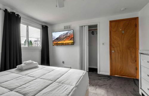 Family Fun Pool Central Airport - Photo 21