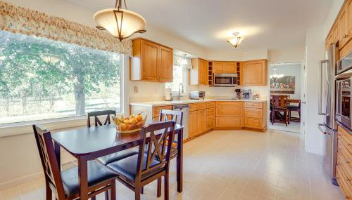 Jackson Home w/ Fire Pit & Yard: 3 Mi to Downtown - Foto 4