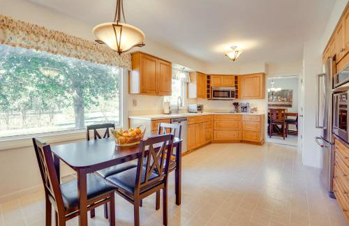 Jackson Home w/ Fire Pit & Yard: 3 Mi to Downtown - Foto 4