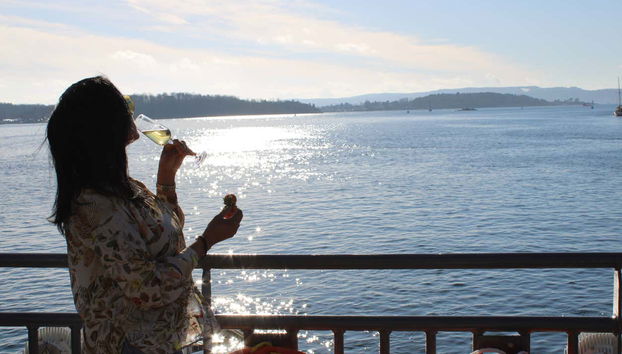 Enjoy drinks on board!