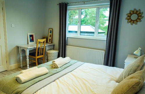 Large open plan villa with garden near the Thames - Photo 20