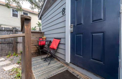 Outdoor Deck Fully Equipped Remodeled Bath - Photo 5
