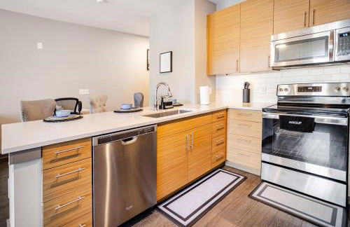 Cozy Uptown apartment with Gym and Swimming pool - Photo 15