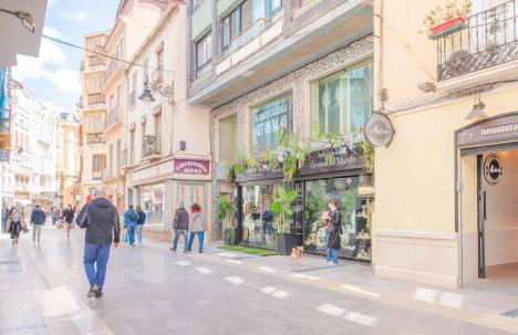 Peaceful & bright apartment with patio - Center - Foto 39