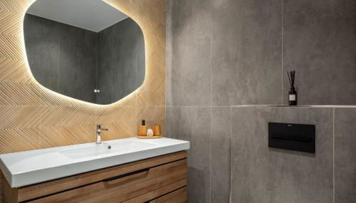 Stylish Apartment with Pool - Photo 2