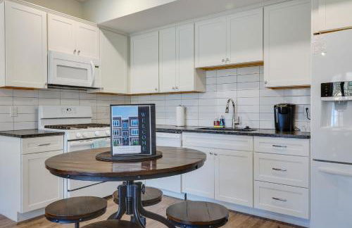 Walk to Front St! Traverse City Condo Near Skiing - Photo 10