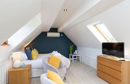 Stunning studio flat with dedicated private garden - Photo 14