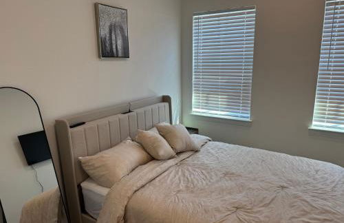 Modern 2 Bedroom All-En-Suite Near Downtown with EV Socket - Photo 19