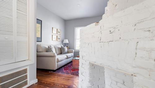 HISTORIC DOWNTOWN KING BED COTTAGE- PARKING and PATIO - Foto 5