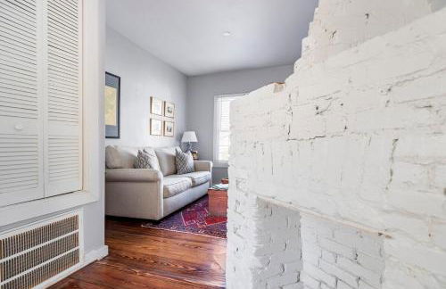 HISTORIC DOWNTOWN KING BED COTTAGE- PARKING and PATIO - Foto 5