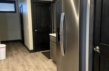 Modern Condominium with Pet-Friendly Drift Boat Parking near Madison River in Ennis, Montana - Foto 11