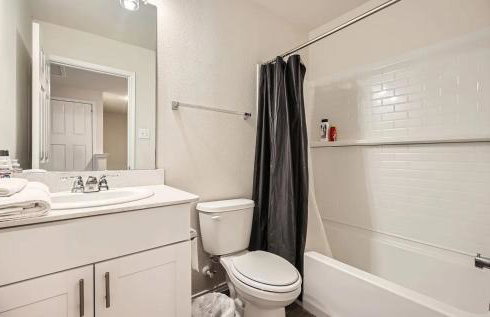 Modern Retreat with Private Office - Foto 10