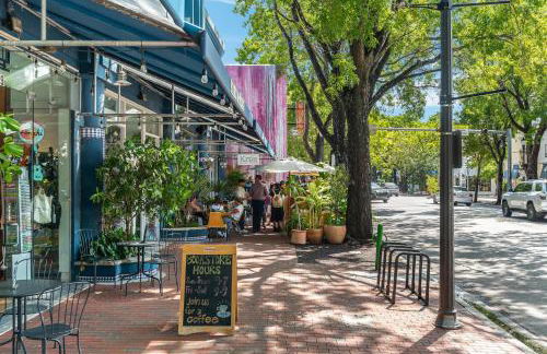 Breathtaking Direct Bay Views 2 bedroom condo with parking - Foto 28