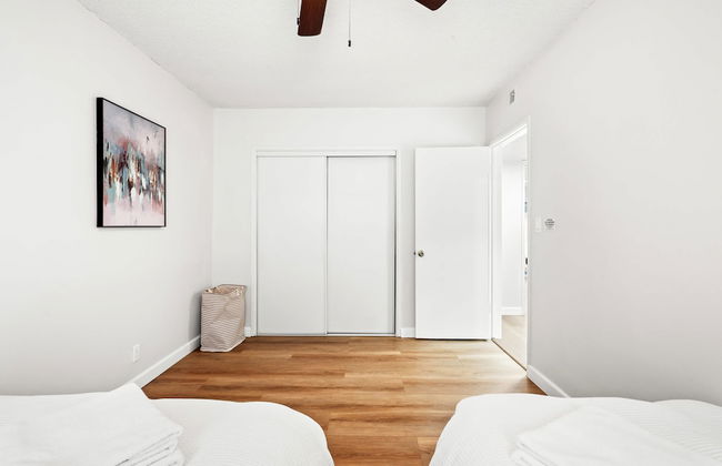 Modern Cozy Retreat Stylish Stay With Patio Parking - Foto 24