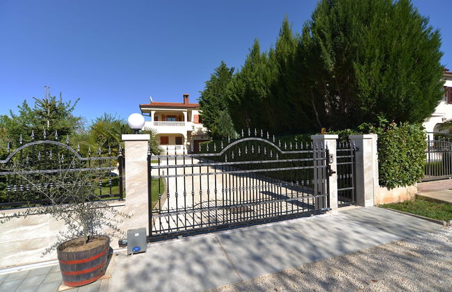 Apartment 344 - Photo 1