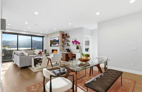 Luxury Hideout w Hot Tub Steam Shower - Photo 13