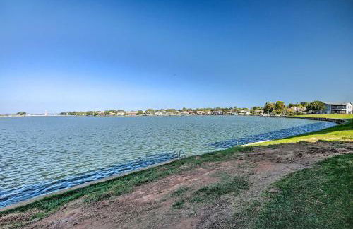 Lake Conroe Waterfront Home Patio and Shared Pool! - Photo 3