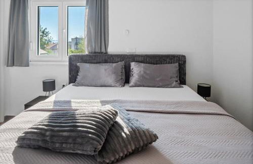 Seaview Villa Stanka with Pool and attached Jacuzzi - Photo 31