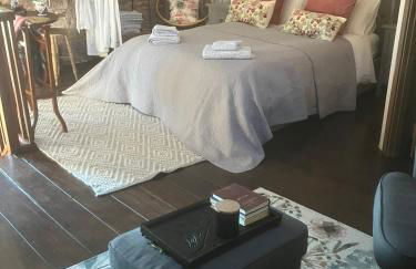 Historic converted byre in courtyard of 16C house - Foto 28