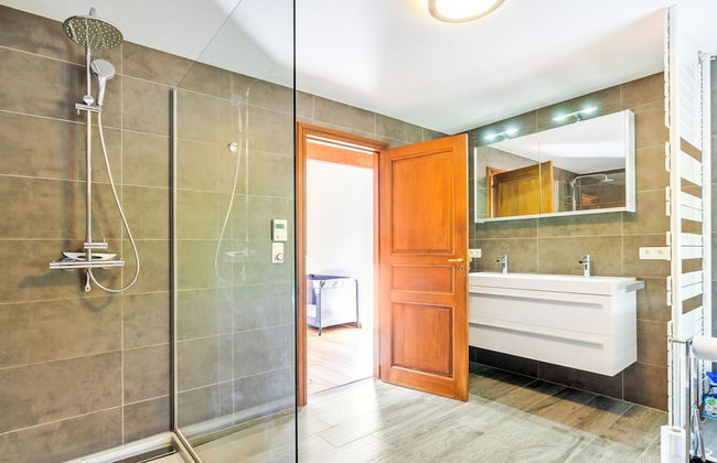 Plush Villa in La Roche-en-ardenne With Swimming Pool - Photo 24