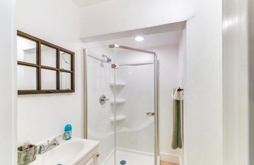 1 Mi to Dtwn Waco! Lovely Home with Fire Pit Table - Foto 16