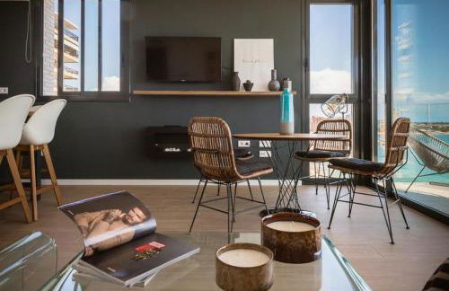 Modern sea front Sea Water - Photo 10