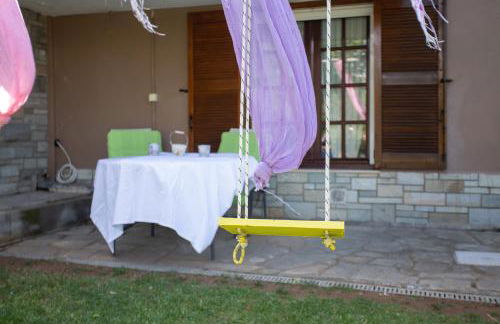 Τraditional fully detached villa on a luxurious hillock of Thessaloniki with its own garden also for family & wedding gatherings for 10 to 25 people only 15 minutes from airport - Foto 35