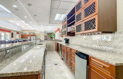 Ocean View Next to Pool and Amenities Corner Unit 3 Balconies OW20-201 - Foto 72