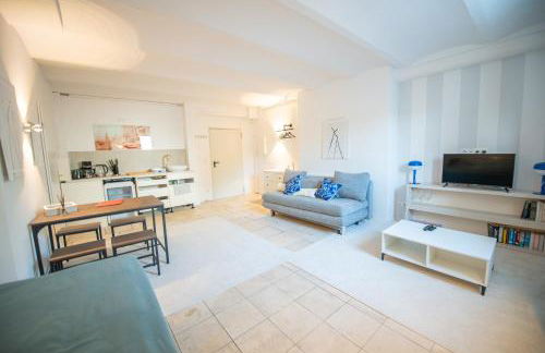 Kingsize Bett, Nahe Stadt und Alster, Ruhig - Foto 5