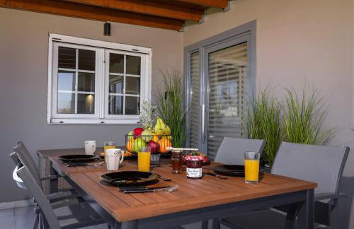 Coral Paradise Luxury Modern Family Villa with Jacuzzi, Pool View & Parking in Rhodes Island - Foto 4
