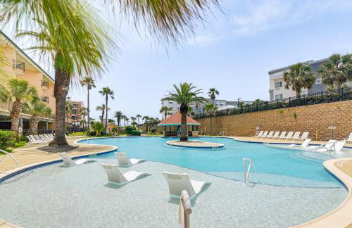 Walk to Beach Pool-View Condo in Galveston! - Foto 2