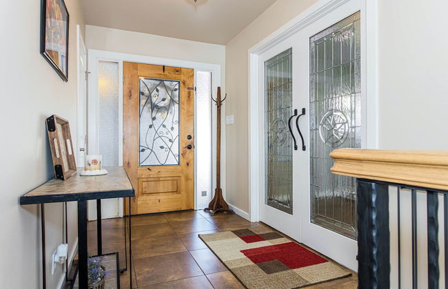 Waterfront 5 BR w/ Hot Tub Sleeps 13! - Foto 3