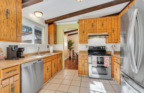 6BD Near DT - BBQ Grill, Games & Football Fun - Photo 23