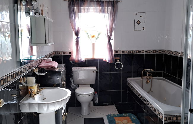 Spacious 6-bed House 10 Minutes From Knock Airport - Photo 22