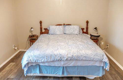 Rest Easy Retreat - 2BR Near SHSU - Pool - WiFi - Free Parking - Foto 73