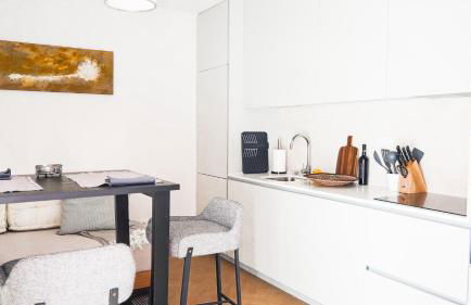 Kalumi Aparthotels - Japandi-Style Apartments with Terrace, Pergola, and Portuguese BBQ - Foto 11