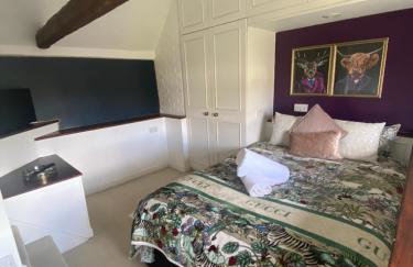 Farmhouse Retreat with Hot Tub, Pool, Horses, Games Room, Free Car Park, Only 45 min from Oxford Circus - Foto 41