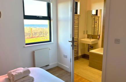 Jog 2-Bed Apartment with Scenic Views by Together Travel - Photo 7