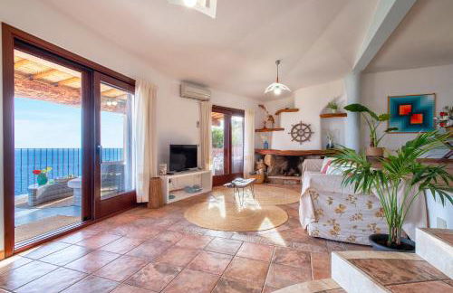 Villa Patty with infinity pool in front of the sea, parking and wifi - Foto 75