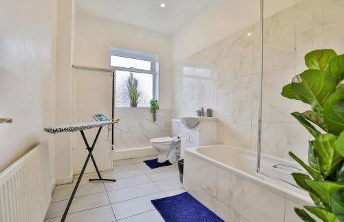 Oldham House, near Town Centre, sleeps 5 - Foto 4