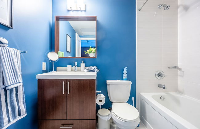 Beautiful Condos In the Heart of Downtown - Foto 29