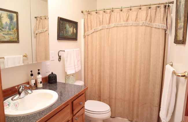 Inn on Bigfork Bay Queen Suite - Photo 6