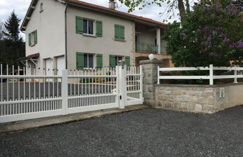 Appartement Spacieux avec Jardin Privatif, Proche du Puy-en-Velay et d'un Golf, WiFi Inclus - FR-1-582-286 - Foto 5