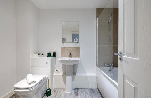 Stunning 2 bed apt with free parking close to CC - Foto 19