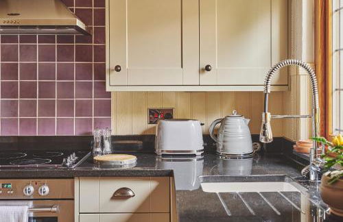 Squirrel Barn - Couples Cotswold Retreat - Photo 22