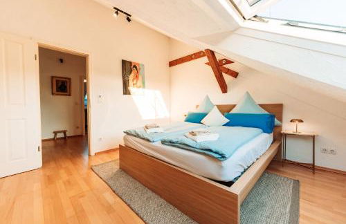 Spacious Penthouse with AC and Free Parking Steps Away From the Central Station - Foto 6