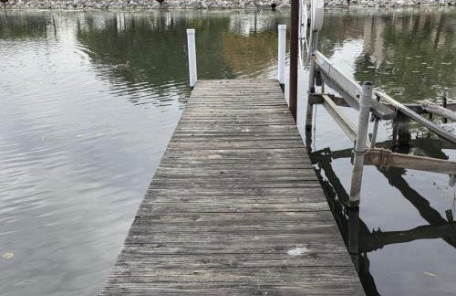 3BR 2BTH Waterfront Vacation Rental on Riverwalk to Downtown McHenry with Pier - Foto 4